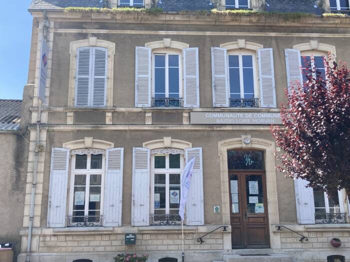 Vue de la façade du bureau d'information touristique de Châtillon-en-Bazois