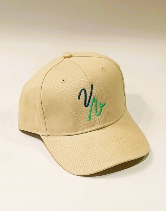 Casquette en tissu avec le symbole graphique de la destination Rives du Morvan en broderie