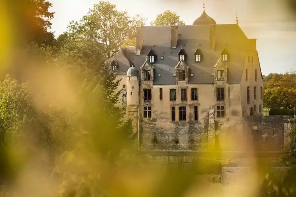 Vue extérieure du Château de Châtillon-en-Bazois