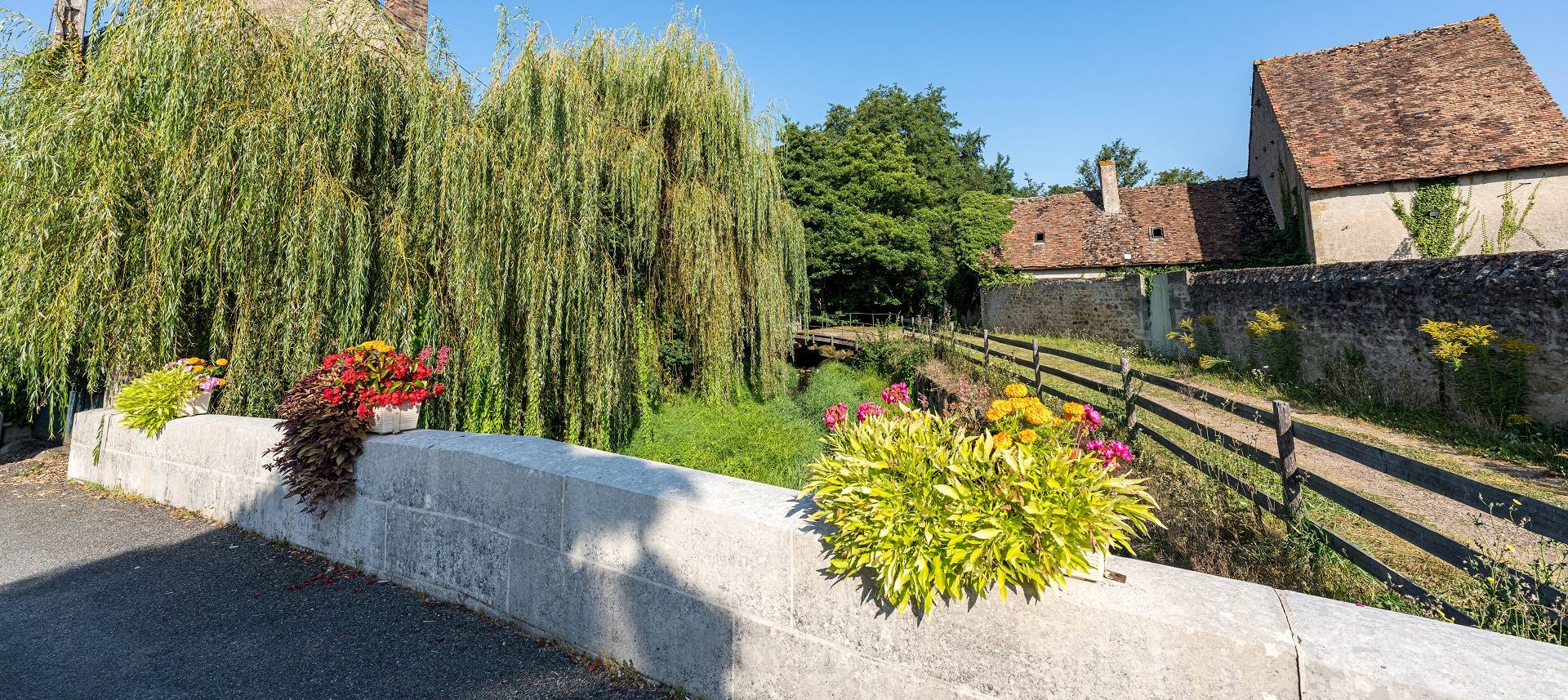 MoulinsEngilbert Rives du Morvan Tourisme