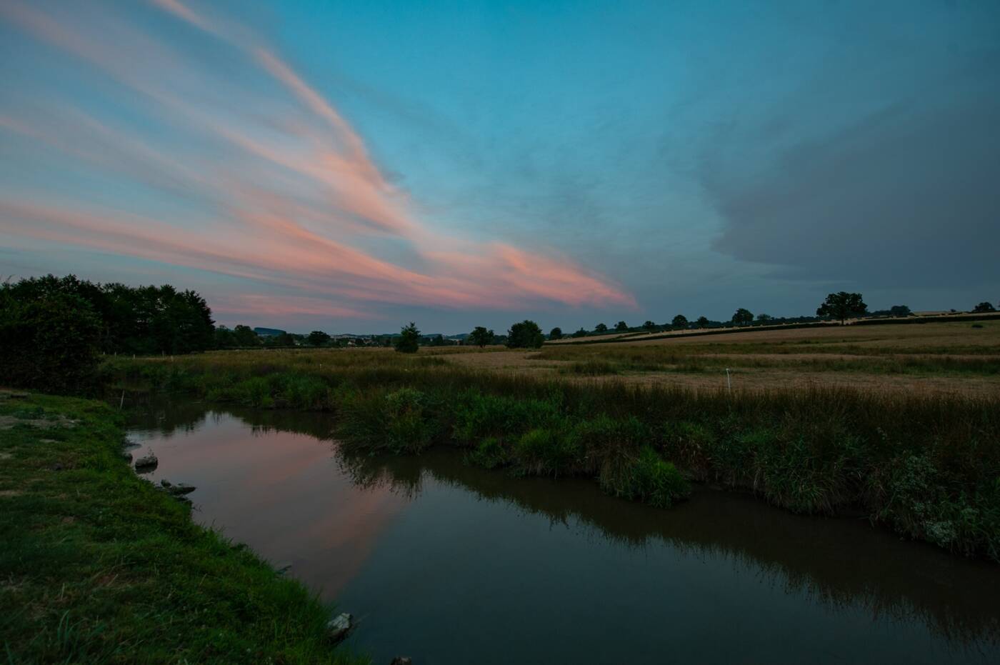 La rivière Alènebau soleil couchant