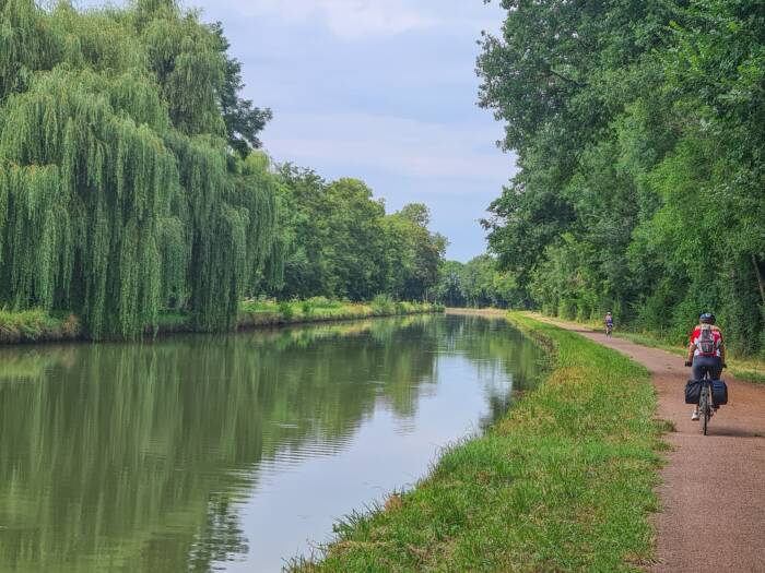 Chemin de halage du Canal du Nivernais