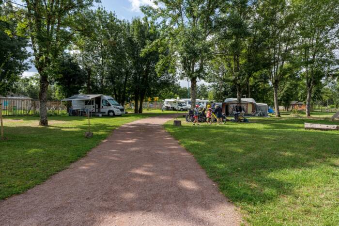 Vue extérieure des emplacements de camping