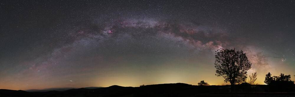 Panorama noctrune du ciel étoilé vu de la commune de Chiddes